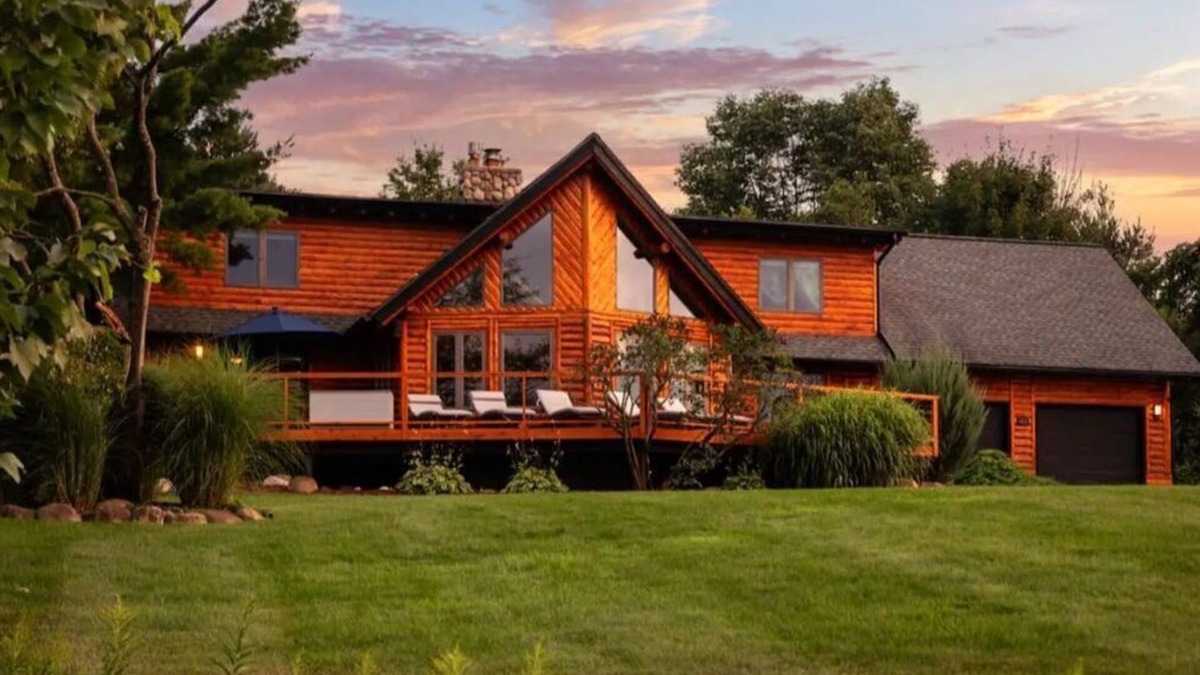 Traverse City Cabin | Luxury Lodge overlooking both Grand Traverse Bays