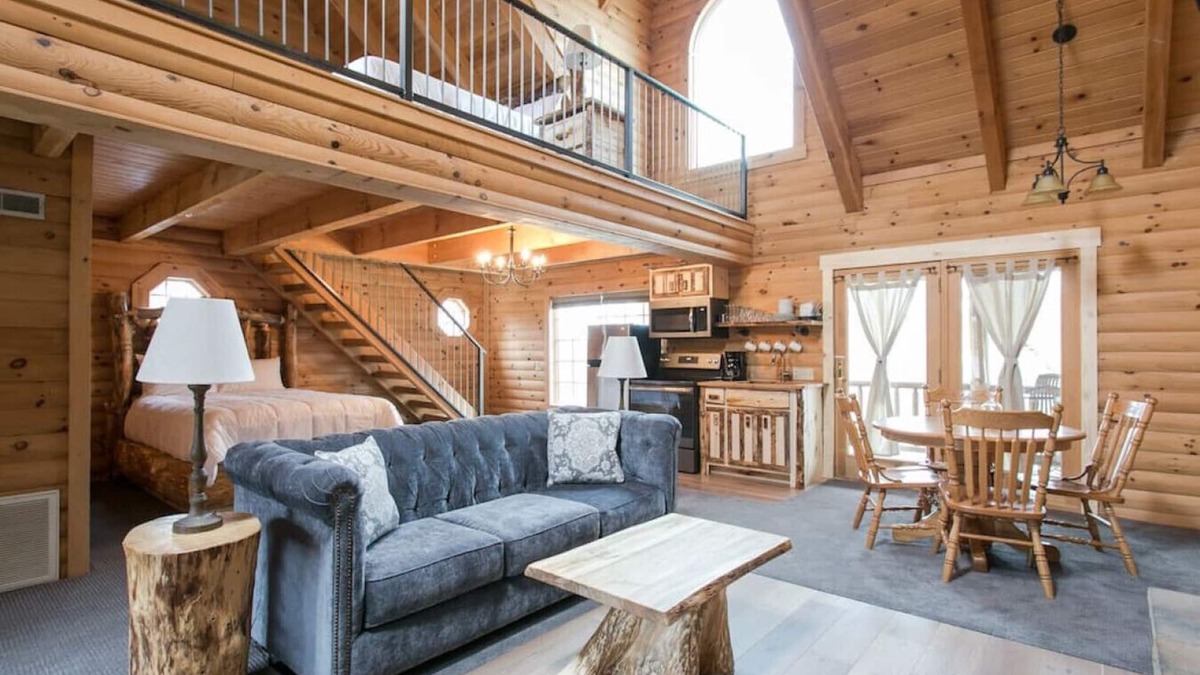 Millersburg Apartment | Luxury Lodge Suite with Jacuzzi - Near Berlin Ohio