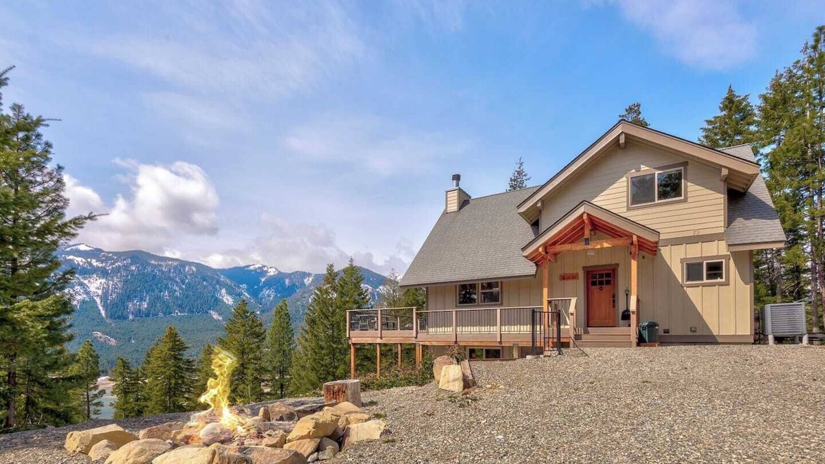 Cle Elum House | Luxury Lodge w/Mountain Views, Deck, Fire Pits, Trails, EV Charger, Foose Ball