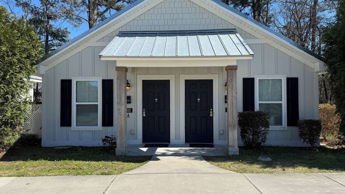 Elizabethtown Resort | Luxury Lodging, Lakefront View, 2 Queen Beds w/Private Bath, Private Patio.
