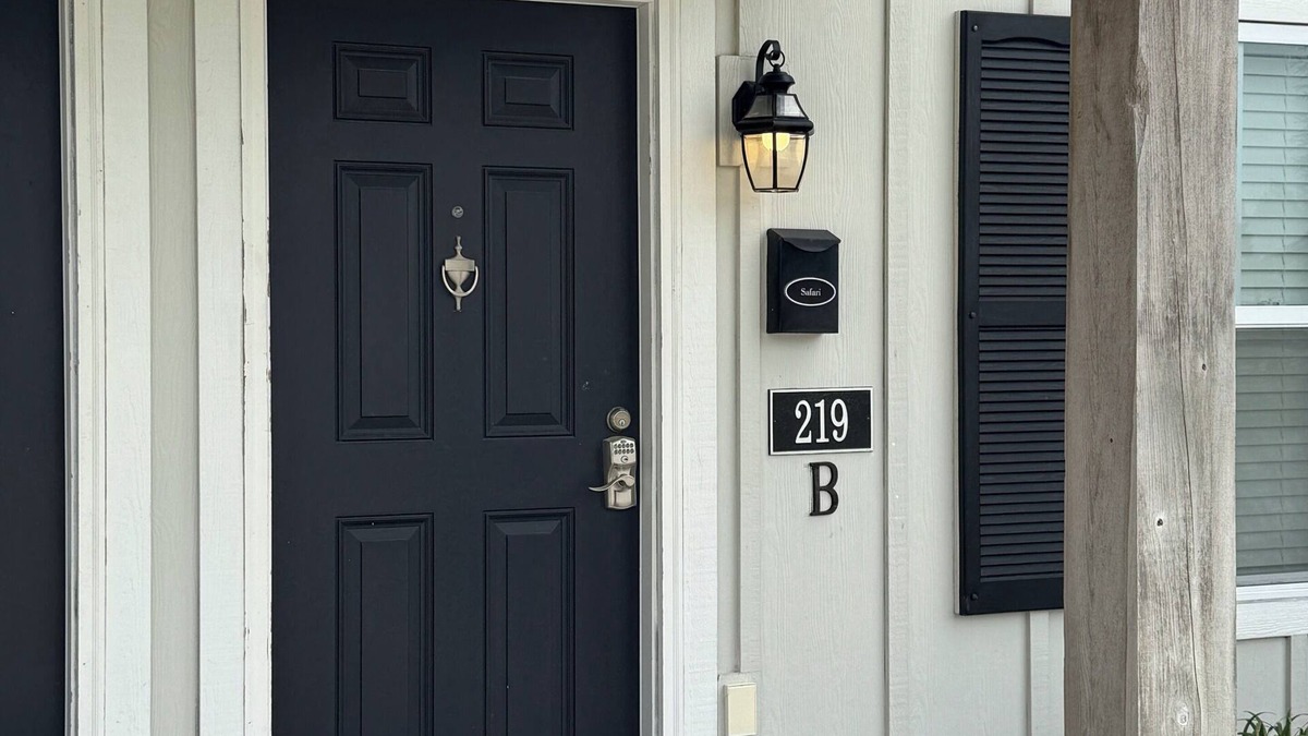 Elizabethtown Resort | Luxury Lodging, Lakefront View, King Bed w/Private Bath, Private Patio.