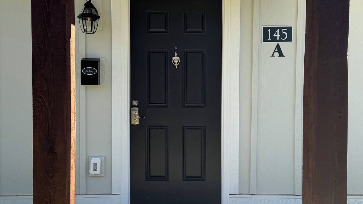 Elizabethtown Resort | Luxury Lodging, Lakefront View, King Bed w/Private Bath, Patio