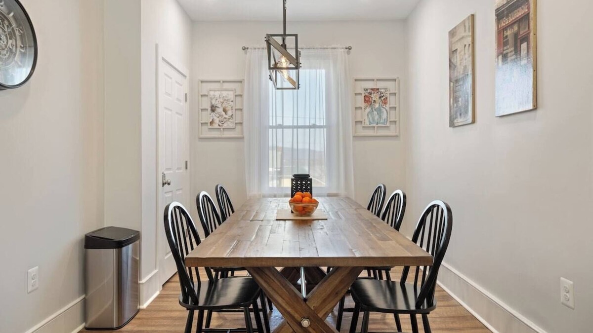 Luray Apartment | Luxury Loft at Luray - Mins to Main St & Caverns!