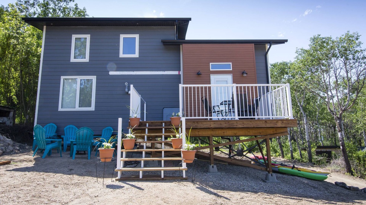 Manitou Beach House | LUXURY LOFT COTTAGE IN MANITOU BEACH