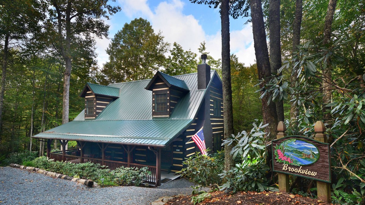 Blowing Rock Cabin | ☆Luxury Log Cabin☆3K/1Q/4 Full-bunks☆Fireplace☆Firepit☆4TVs☆Jacuzzi☆Foosball☆