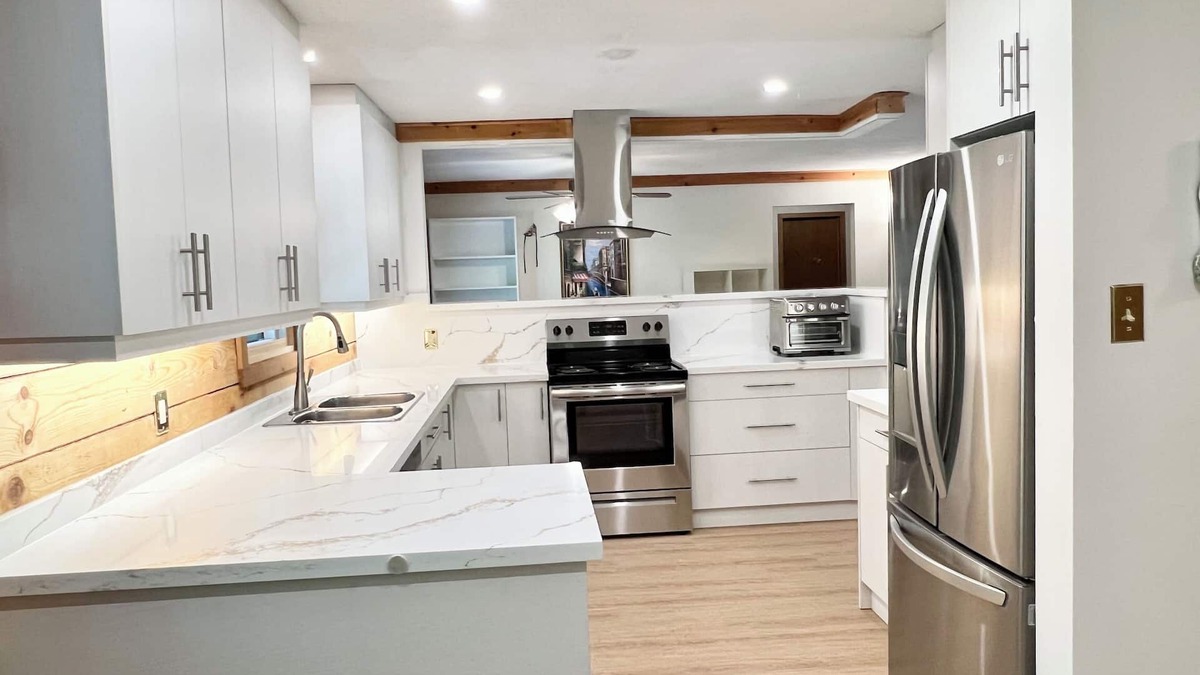 Tiny House | Luxury Log Cabin with work spaces, generator and car charger