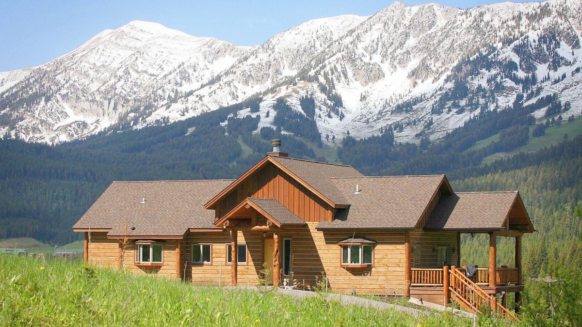 Bozeman Cabin | Luxury Log Cabin Enjoy the mountains in comfort gorgeous mountain view