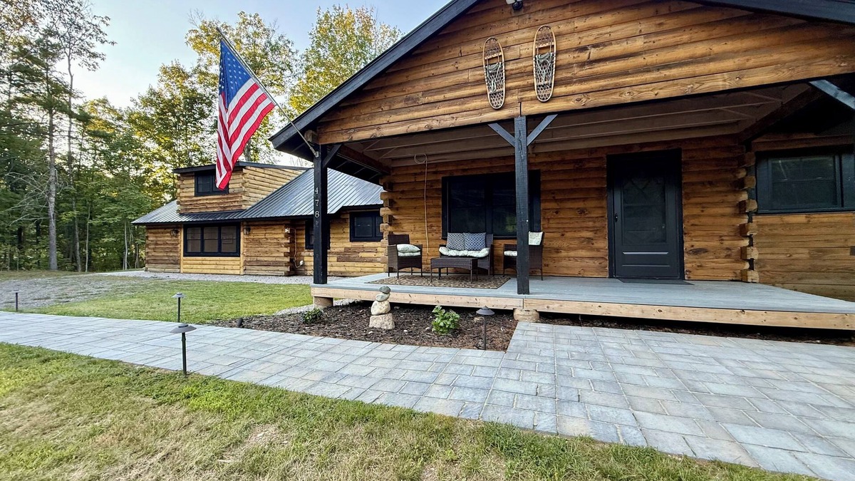 Bartlett Cabin | Luxury log cabin in Bartlett, perfect for family or friends in the White Mtns