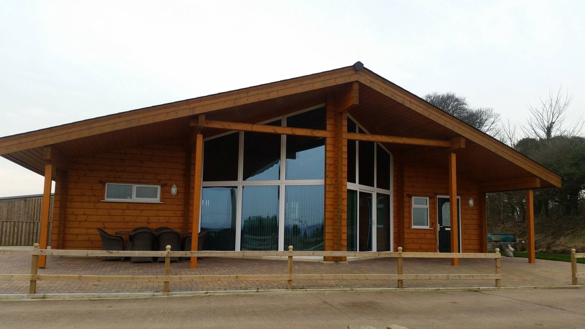 Bonvilston Cabin | Luxury log cabin in beautiful surroundings with stunning views near Cardiff.