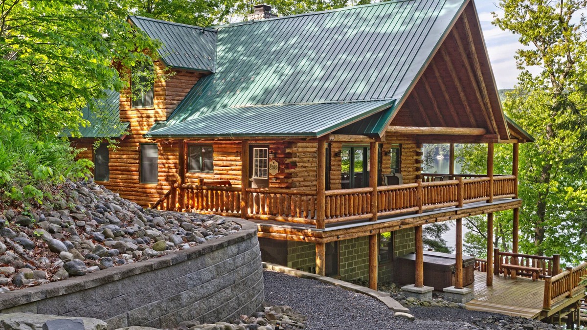 Skaneateles Cabin | Luxury Log Cabin in the Woods on Skaneateles Lake
