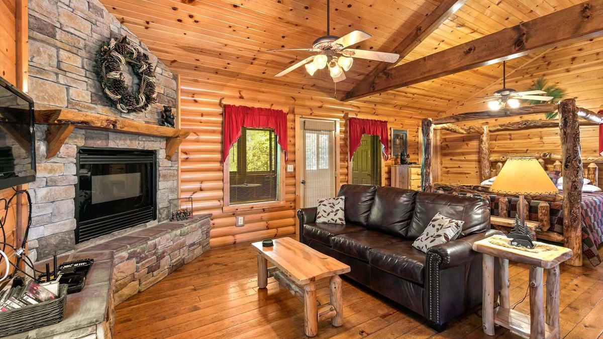 Branson Cabin | Luxury Log Cabin! King Bed, Full Kitchen, Fireplace, Wooded Views! | A4