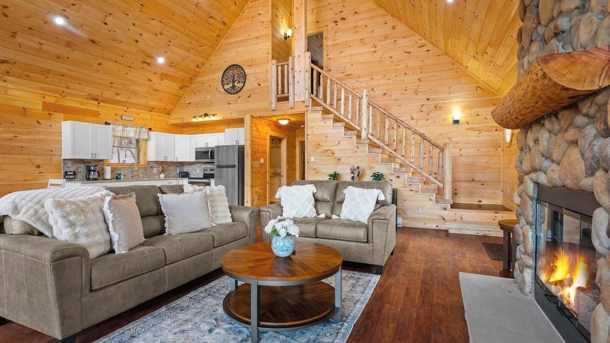 Schenevus Cabin | Luxury Log Cabin Lakefront, Game room & Fire Pit, Near all baseball camps