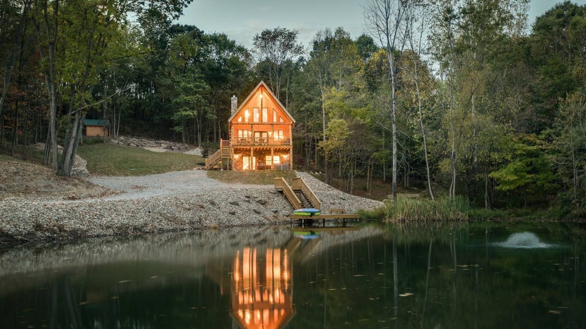 Keene Cabin | Luxury Log Cabin on Private Stocked Pond