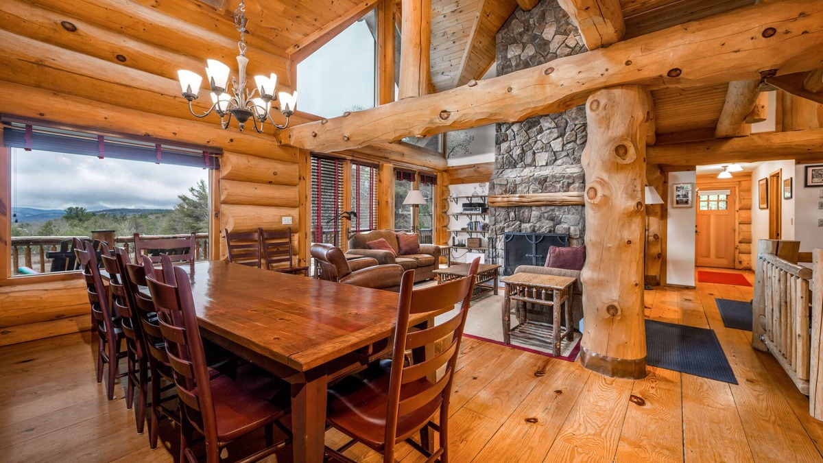 Windham House | Luxury Log Cabin-Windham Mountain. Amazing sunsets, large lawn, deck, fireplace