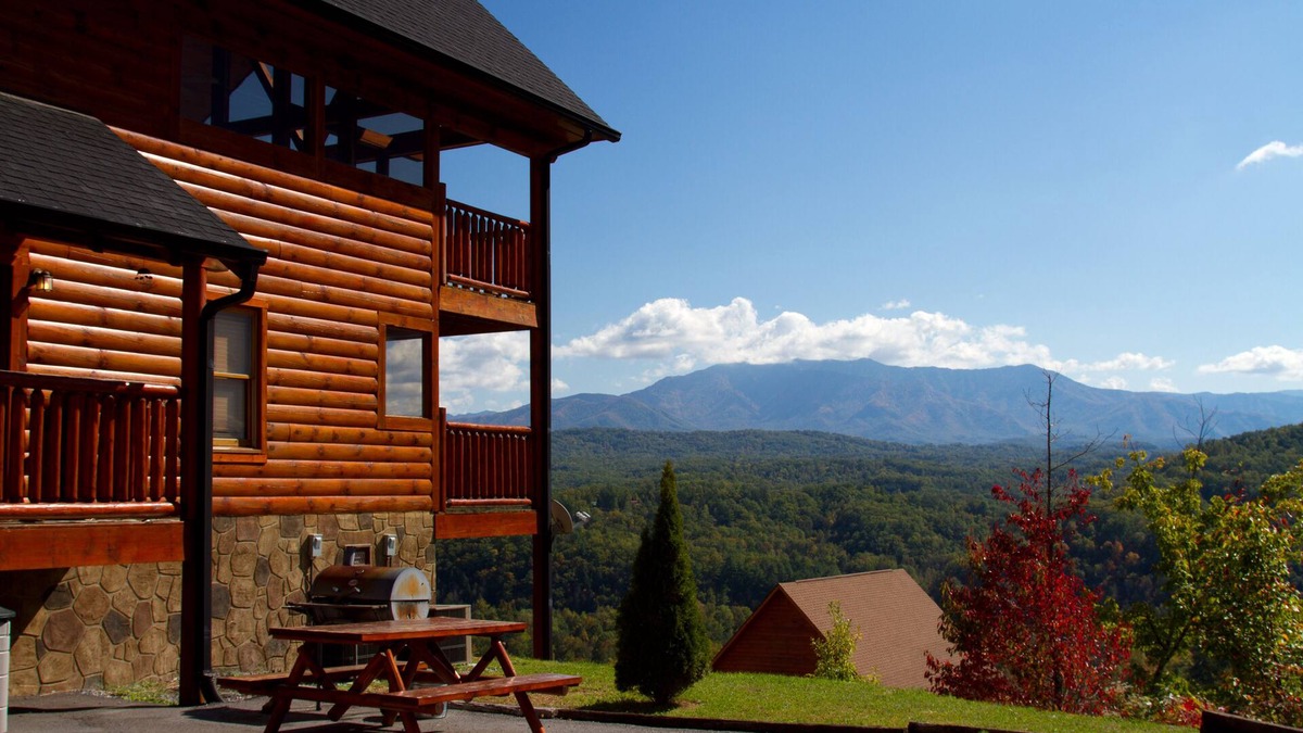 Gatlinburg - Pigeon Forge Cabin | Luxury Log Cabin With Million Dollar Panoramic Smoky Mountain Views