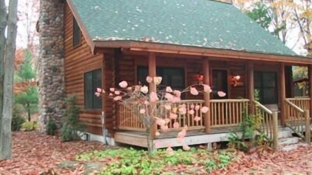 Saugatuck Cabin | Luxury Log Home at the Sugar Shack at Lake Goshorn