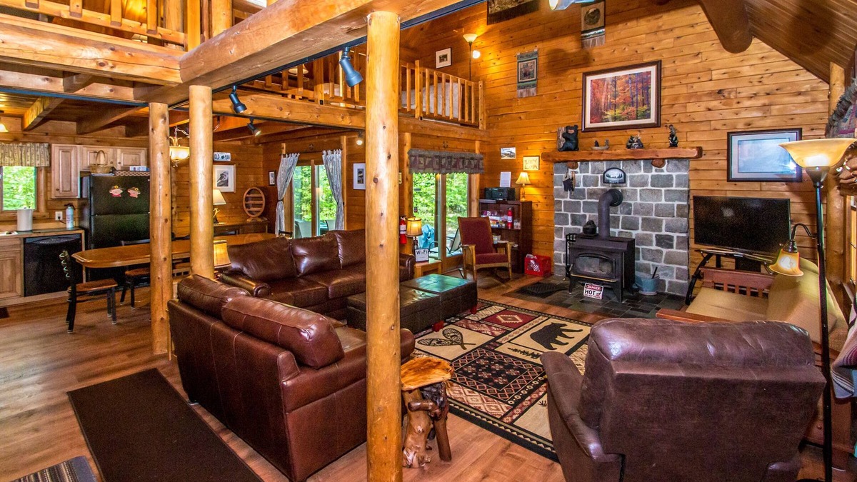Bartlett House | Luxury Log Home, Near Story Land, Super Clean, Views, Pool In/Out & Fitness.
