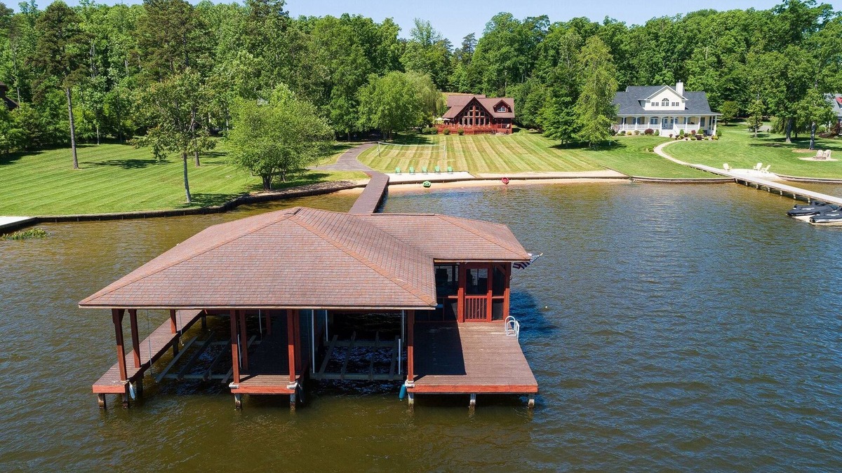 Mineral House | Luxury log home with incredible views. Check out our video to see inside & out.