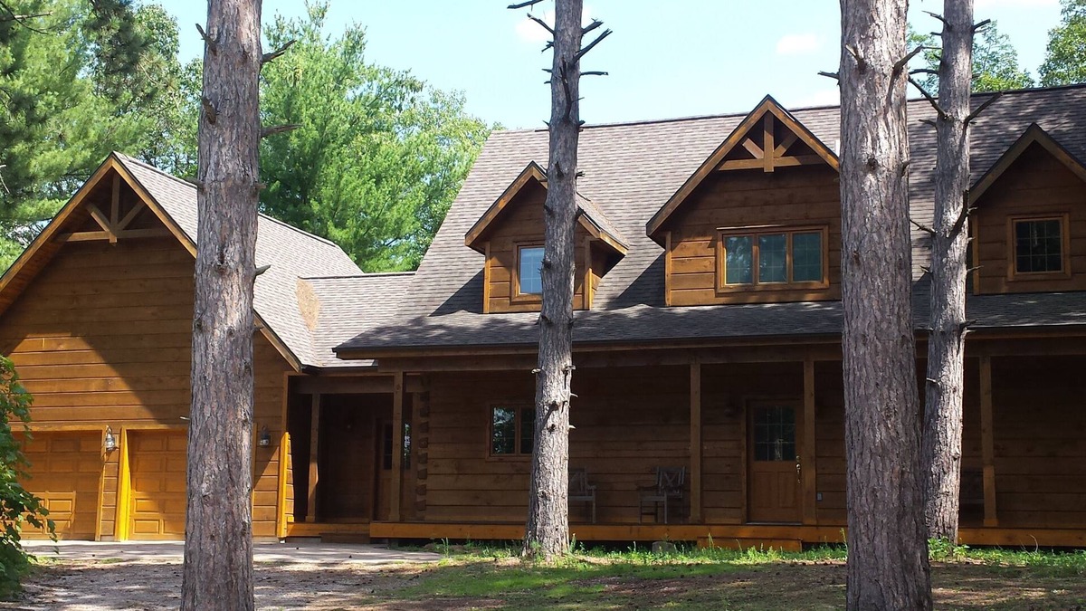 King Cabin | LUXURY LOG HOME WITH YOUR PRIVATE DOCK ON THE CHAIN O LAKES