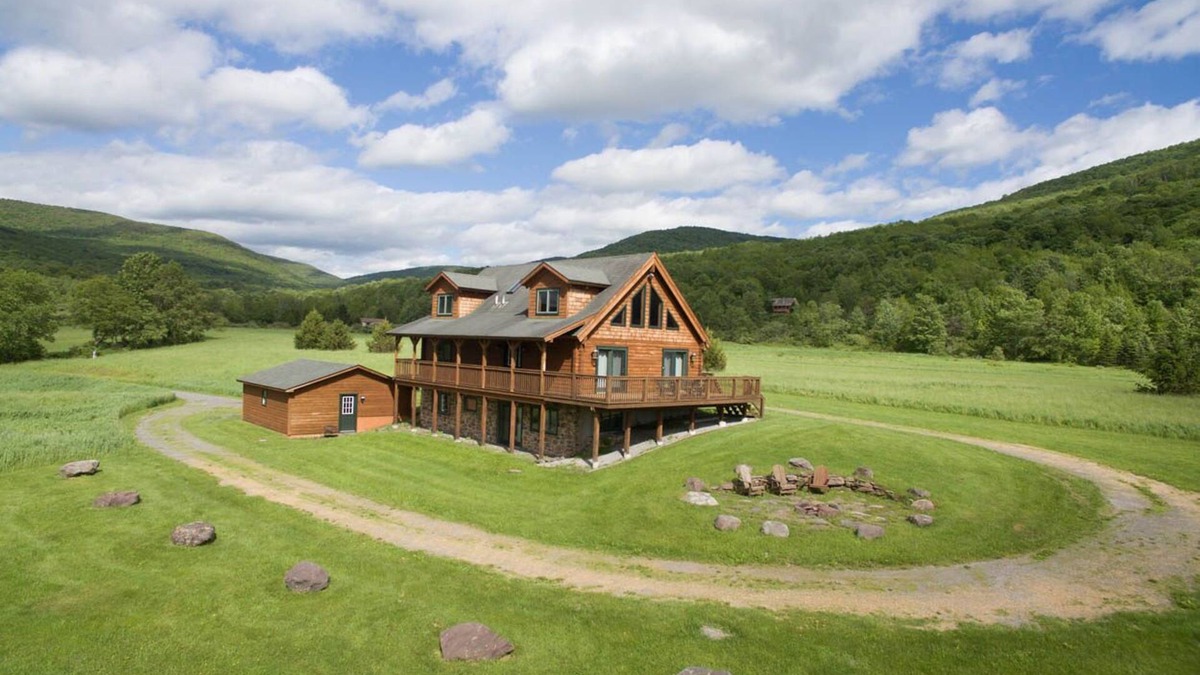 Roxbury House | Luxury Log With Spectacular Views, Fire Pit, Clawfoot Tub In The Master