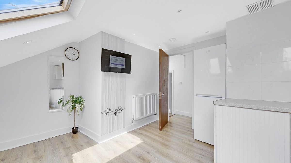 Plaistow South House | Luxury London 8 bedroom Near Excel London