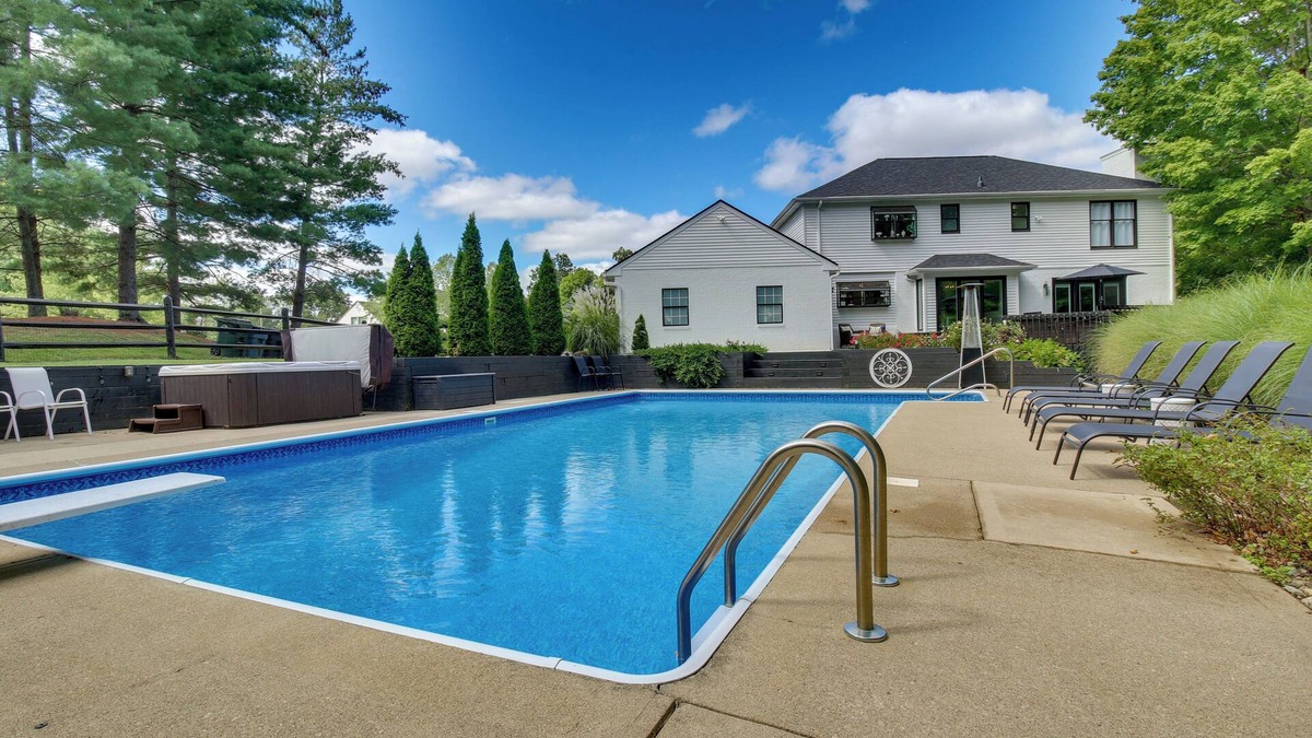 Otterbien Home Villa | Luxury Maineville Villa w/Private Pool & Deck