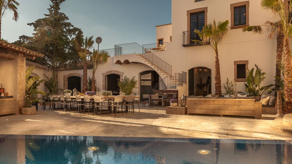Sant Pere de Ribes Villa | Luxury manor, minutes from the beach, 14 ensuite bedrooms, A/C, central location