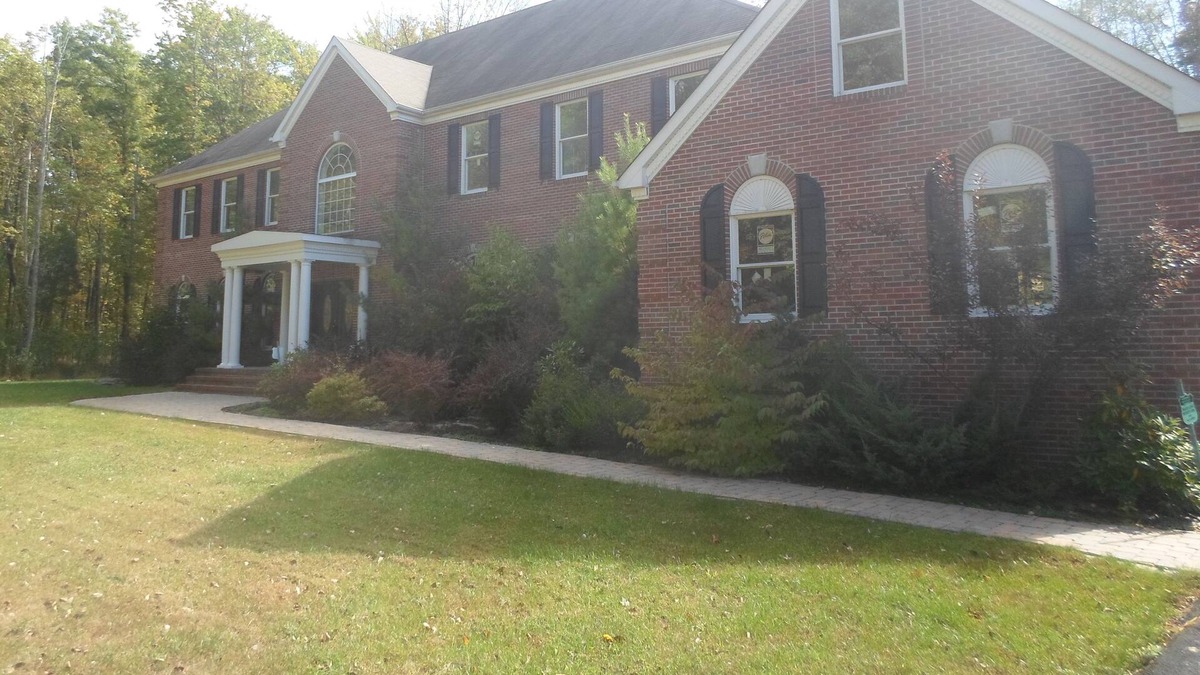 Blawenburg House | Luxury mansion 6600 sq. ft., 7 bdrm,1.3 acre, 5 min Princeton Univ ,