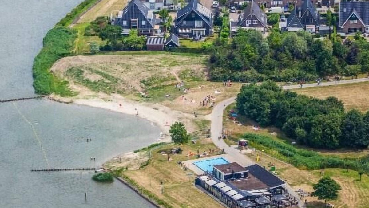 Oud-Beijerland House | Luxury mansion at the harbor (Families only)