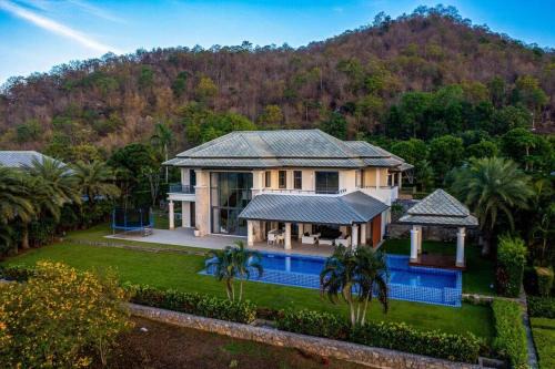 Hin Lek Fai Villa | Luxury Mansion On Golf Course BMG5