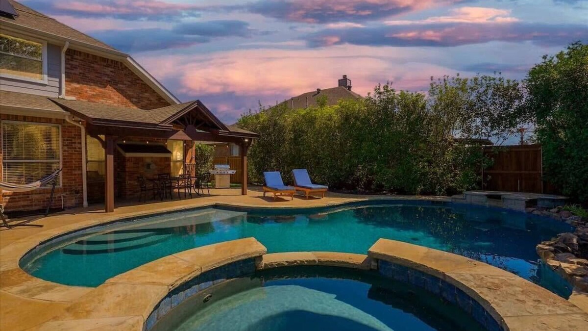 Rowlett House | Luxury Mansion Paradise - Cinema Room, Pool, Spa