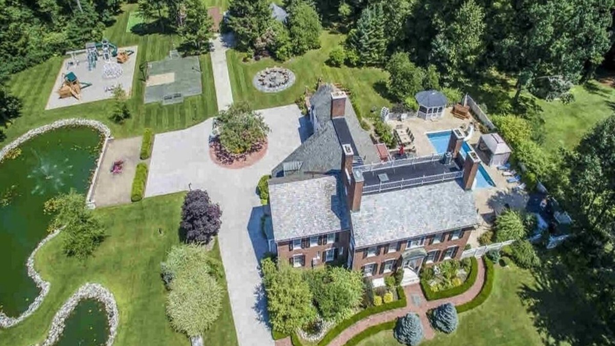 Queensbury House | Luxury Mansion Retreat near Lake George and Saratoga