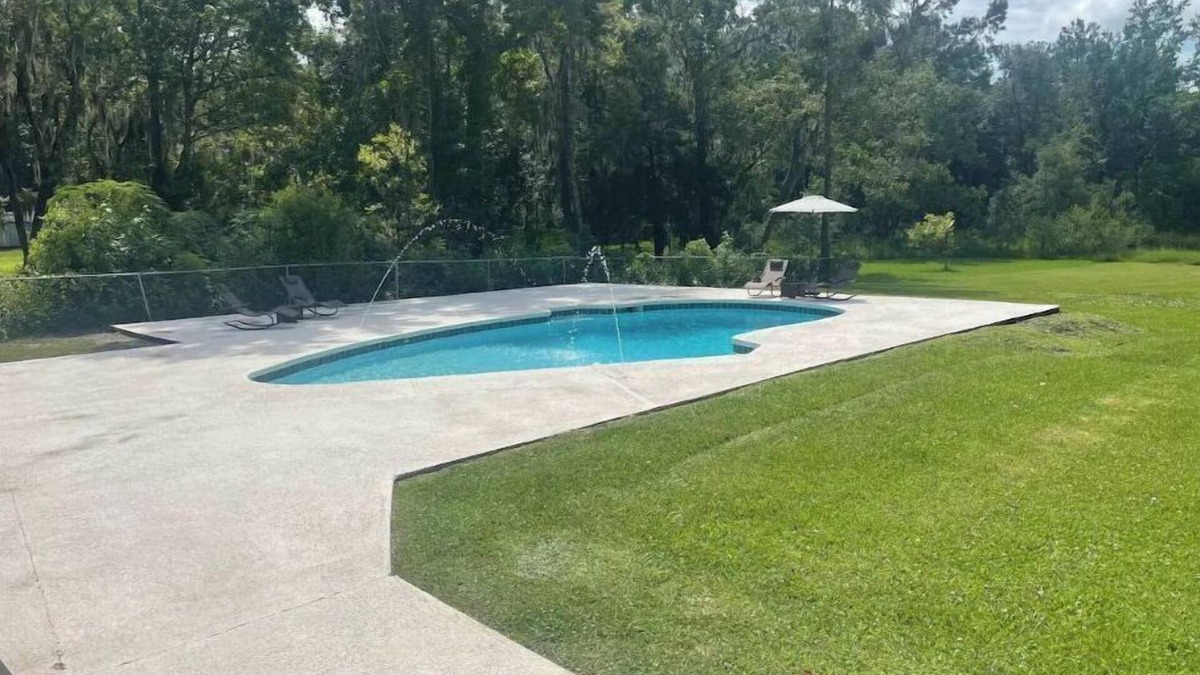 Northside House | Luxury Mansion w/Putting Green and Lavish Pool