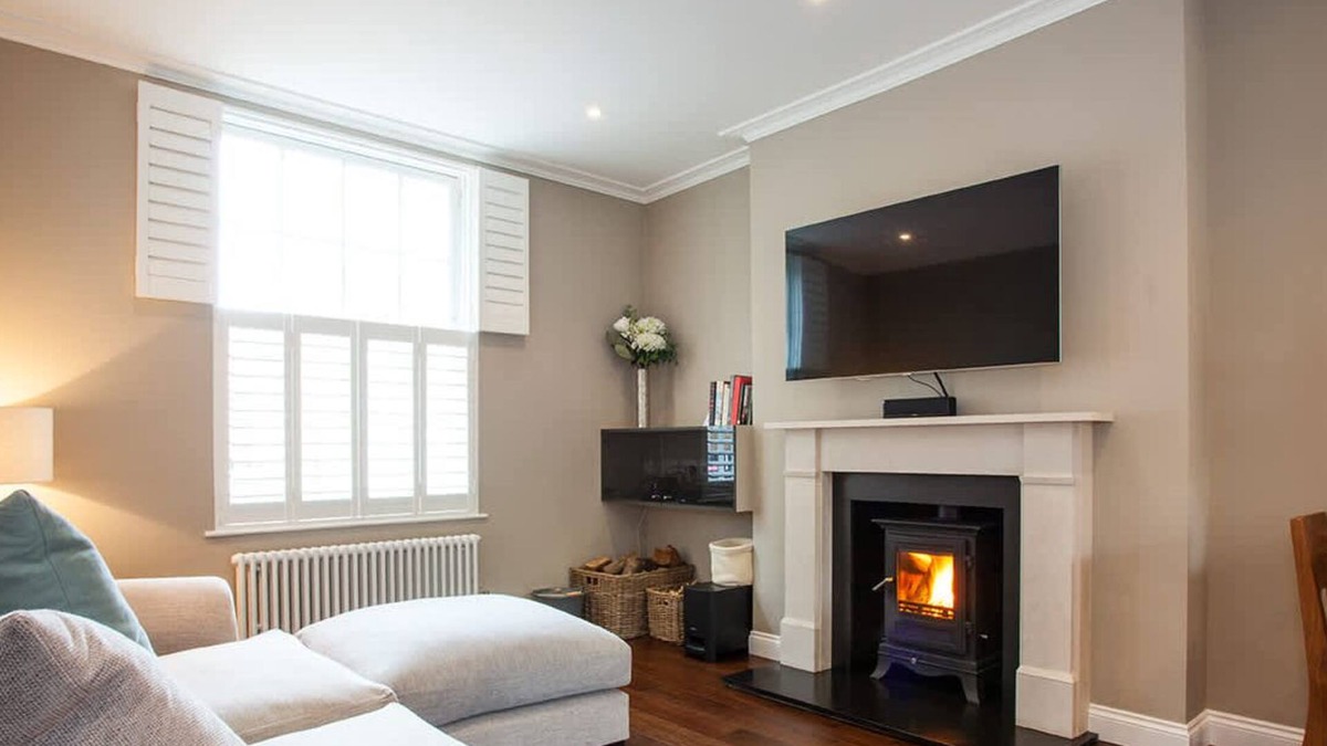 St. Johns Wood Apartment | Luxury Marylebone Flat with Private Garden!