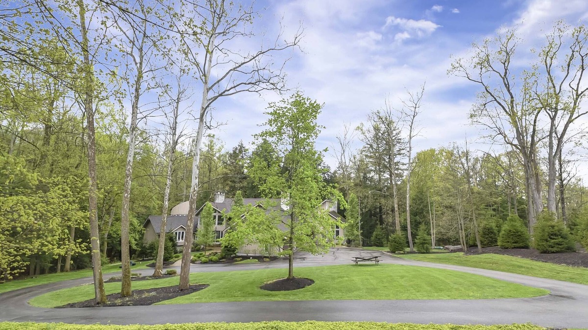 Hunting Valley House | Luxury meets nature in this breathtaking 5-bedroom country chateau