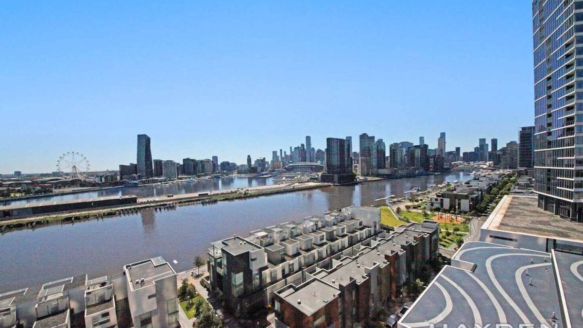 Docklands Apartment | Luxury Melbourne River Suite with Private Bath & Views