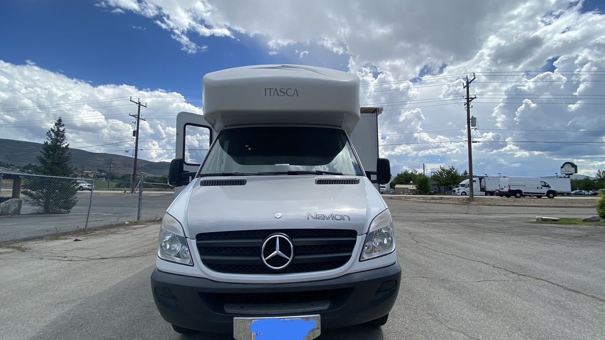 Herriman House | Luxury Mercedes Class C - Non Stationary RV Rental Sleeps 5