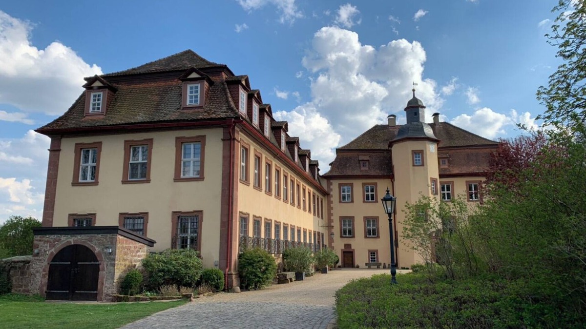 Zeitlofs Other | Luxury mid-century apartment in baroque castle 85m2 surrounded by beautiful park