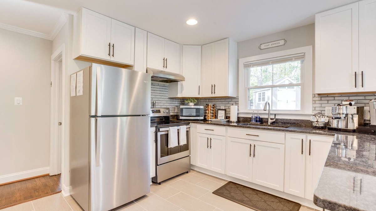 Middleburg House | Luxury Middleburg Manor with 4 Bedrooms 2 Baths