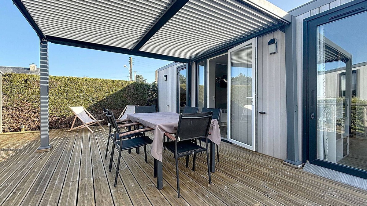 Jullouville-les-Pins House | Luxury Mobile Home: 2 Bedrooms, 2 Bathrooms, Heated Pool, 200m from Beach, Parking Included