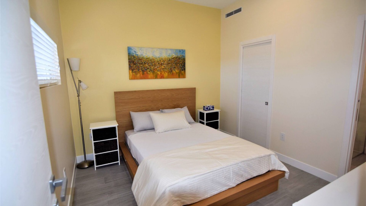 Seven Mile Beach Apartment | Luxury Modern 1BR Apt near 7Mile Beach