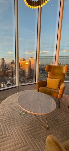 Canary Wharf Apartment | Luxury Modern 2 Bed Flat with Balcony and City View - Canary Wharf City Center