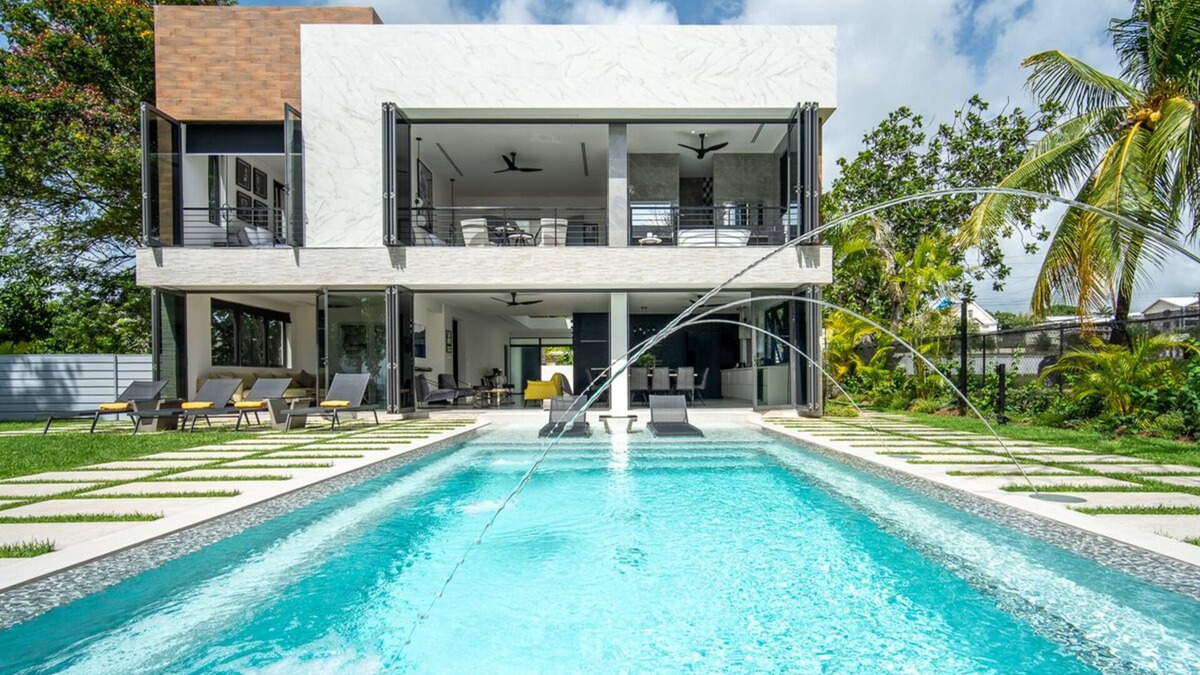 Weston Villa | Luxury Modern Beachfront Villa - Onyx