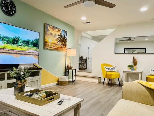 Fort Walton Beach House | Luxury Modern & Cute- Minutes to The White-Sand Beaches