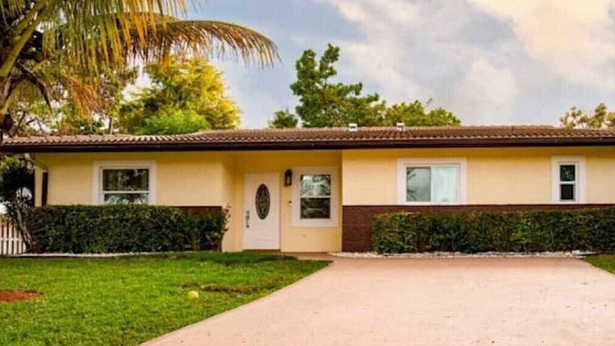 Coral Springs House | Luxury Modern Home - Coral Springs, Florida