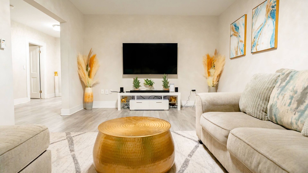 Readville House | Luxury Modern Home - Family Friendly Close to Boston and Gillete Stadium!