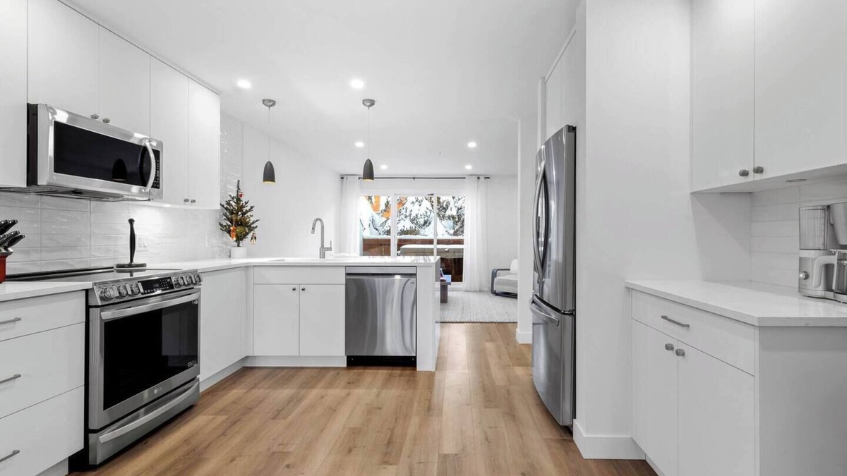 Sundance Estates House | Luxury, Modern Home in Village Core w/Hot Tub