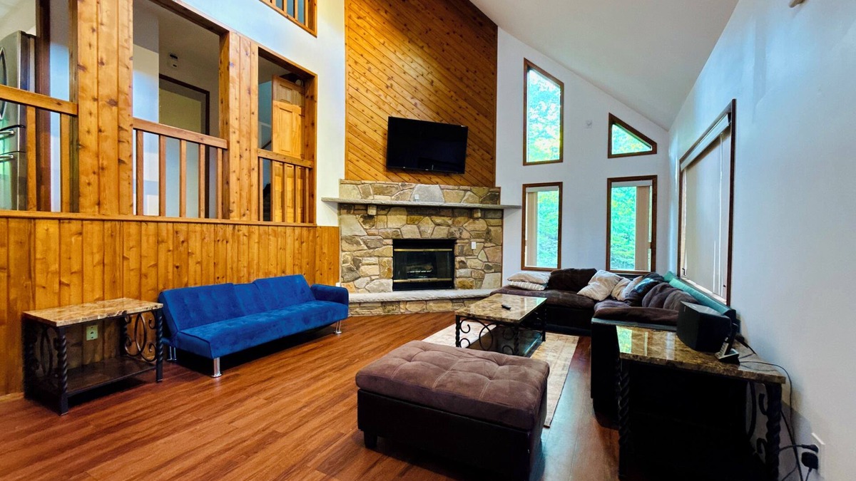 Bushkill House | Luxury Modern House in the Poconos! 199 SPECIALS ALL SEPTEMBER