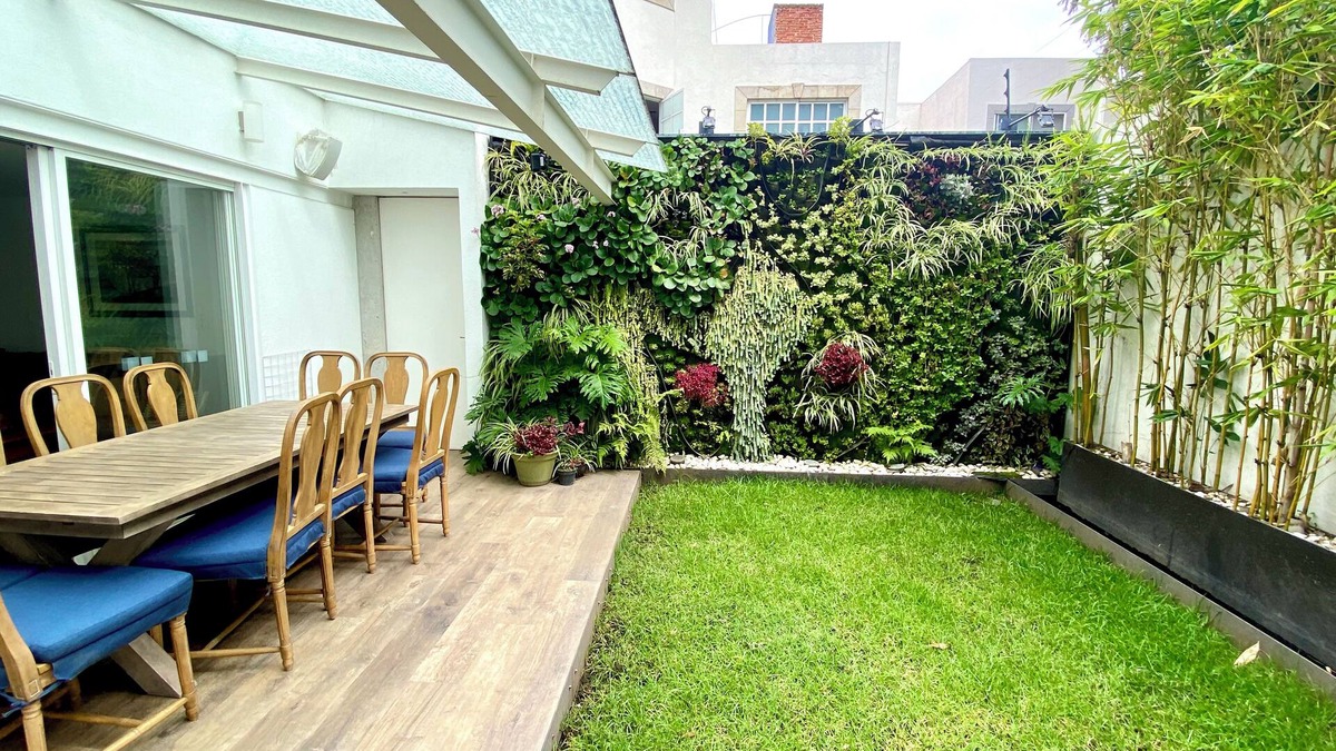 Guadalupe Inn House | Luxury modern house: For families, with garden in an exclusive and secure community.