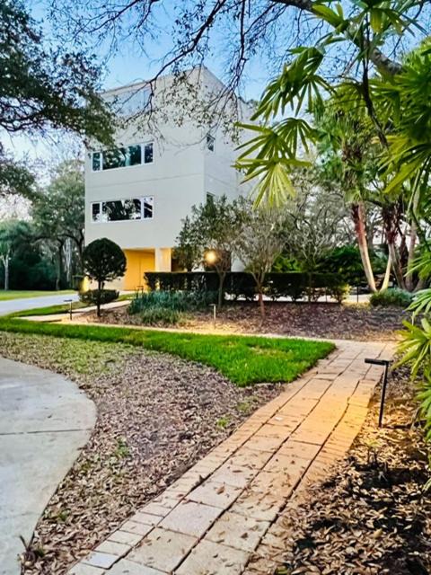 Oldsmar House | Luxury Modern Retreat I Spacious, Private & Serene